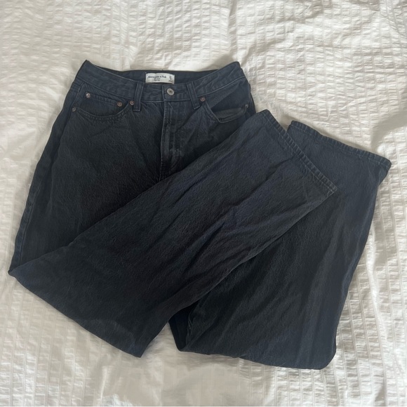 Abercrombie & Fitch High Rise Loose Jean - Curve Love - Picture 4 of 11